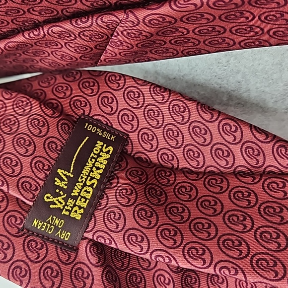Rare Silk Redskins tie in box, new - Picture 4 of 6